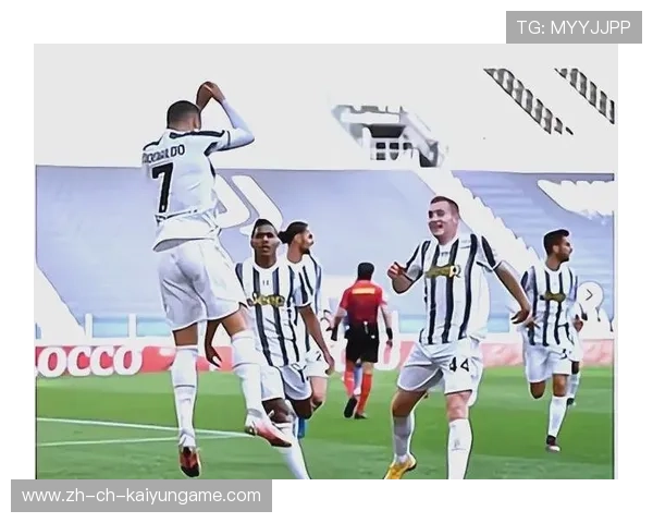 C罗看到舞者跳自己庆祝动作，现场笑疯：足球明星与舞台的意外碰撞